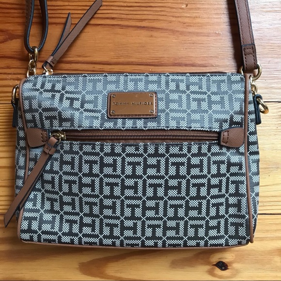 Tommy Hilfiger Tan Brown Crossbody Bag, EUC, 10.5” x 7” - Picture 6 of 13
